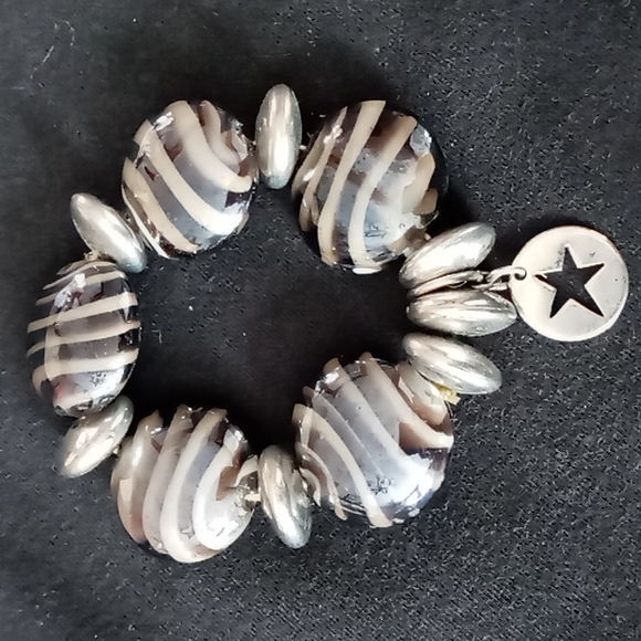 Polished Rock, Silver Toned Beads and Star Elastic Bracelet - Picture 1 of 2